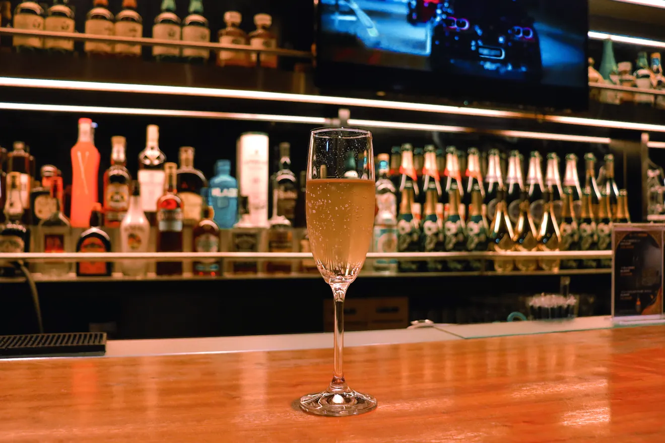 シャンパングラス